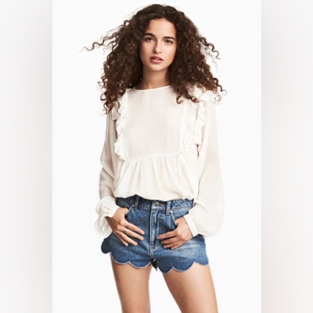 Euc H&M Denim scalloped-hem shorts